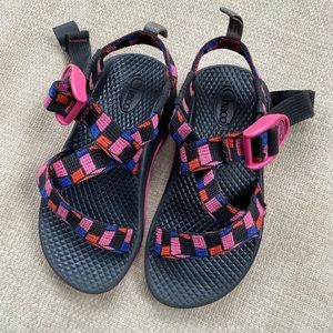 VGUC Girls Chacos sz 10